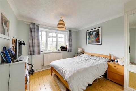2 Chappell Croft, Worthing, BN11 4SF