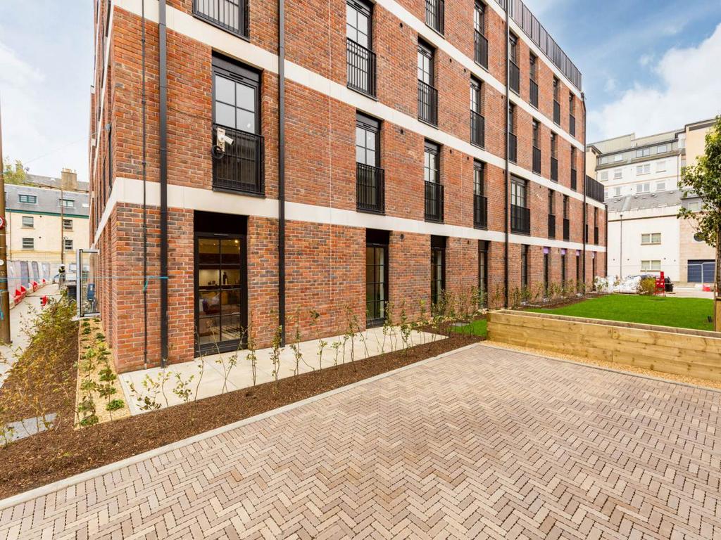 70882 Henderson Plc Ln