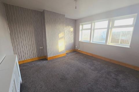 3 bedroom semi-detached house to rent, Upper Grange Avenue, Bradford, BD15