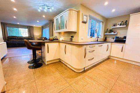 3 bedroom detached house for sale, Chester Road North, Brownhills, Walsall WS8 7JP