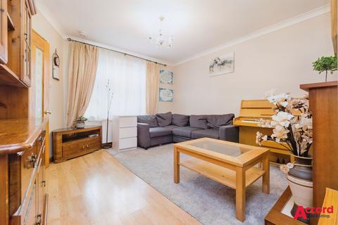 8 Aire Drive, South Ockendon, RM15 5AP
