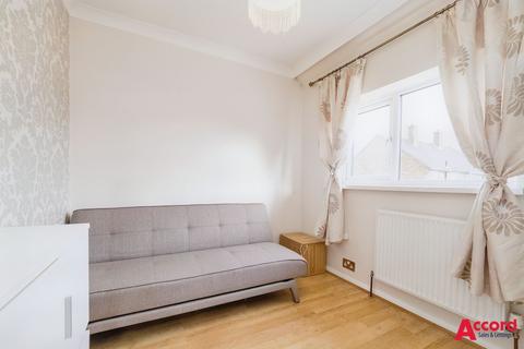 8 Aire Drive, South Ockendon, RM15 5AP