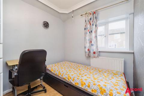 8 Aire Drive, South Ockendon, RM15 5AP