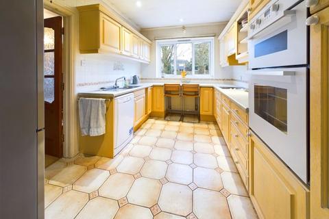 10 Matlock Road, Caterham, CR3 5HP