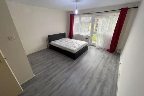 Studio to rent, Colley House, Whitehall Road, Uxbridge, UB8