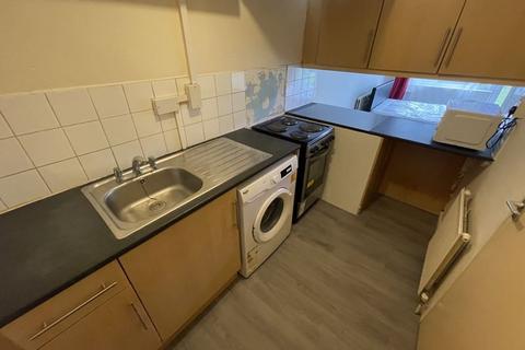 Studio to rent, Colley House, Whitehall Road, Uxbridge, UB8