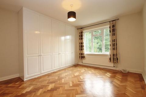 2 bedroom maisonette for sale, The Sigers, Pinner, Middlesex