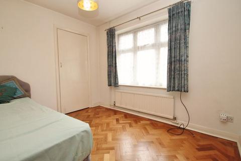 2 bedroom maisonette for sale, The Sigers, Pinner, Middlesex