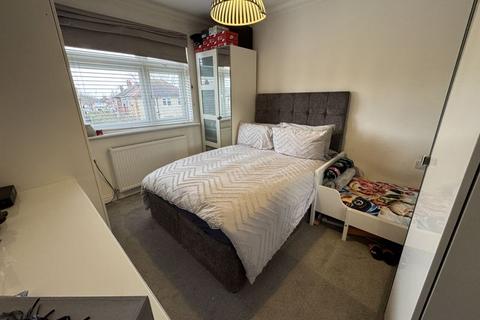 1 bedroom maisonette for sale, Reading Road, Northolt