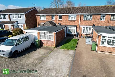 3 bedroom terraced house for sale, St. Annes Close, West Cheshunt