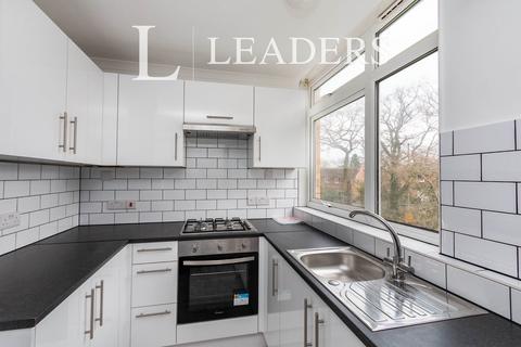 2 bedroom apartment to rent, Woking, Surrey, GU21