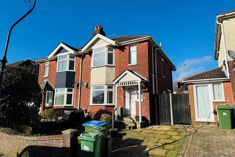 3 bedroom semi-detached house to rent, Mill Road, Southampton SO15