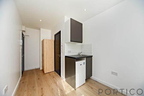 Studio to rent, Wandsworth High Street