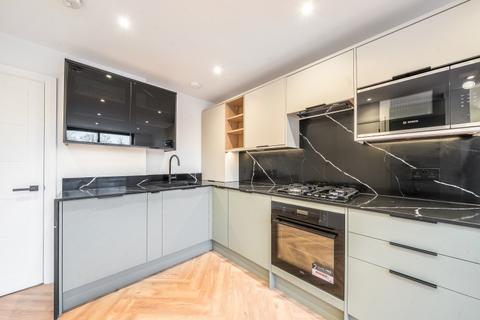 4 bedroom apartment to rent, Earlsfield Road London SW18