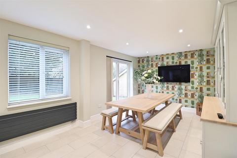 4 bedroom detached house for sale, Maylands Drive, Braintree