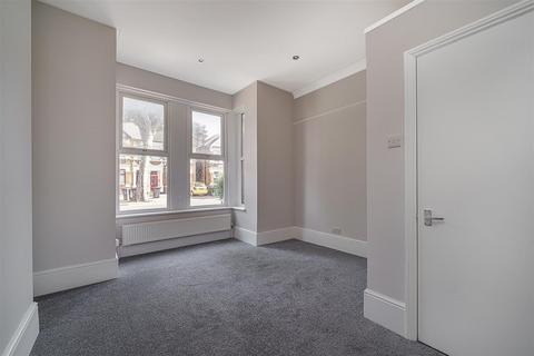 2 bedroom flat to rent, Brownhill Road, Catford, SE6