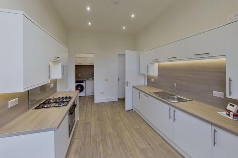 3 bedroom flat to rent, Gillespie Crescent, Edinburgh, EH10