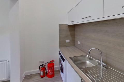 3 bedroom flat to rent, Gillespie Crescent, Edinburgh, EH10