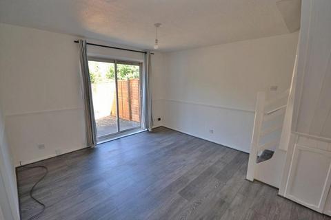 2 bedroom cluster house to rent, Furzton, Milton Keynes MK4