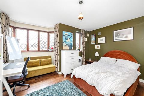 12 Sunset Gardens, London, SE25 4AX