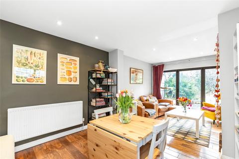 12 Sunset Gardens, London, SE25 4AX