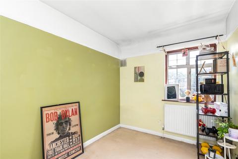 12 Sunset Gardens, London, SE25 4AX