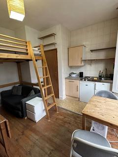 Studio to rent, Bryantwood Road, London N7