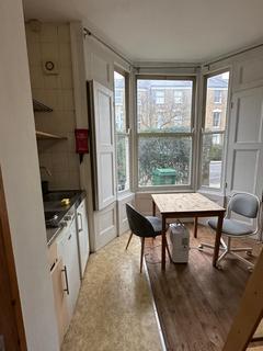 Studio to rent, Bryantwood Road, London N7