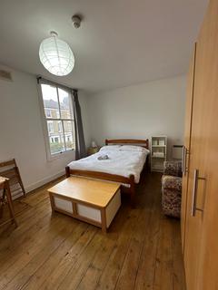 Studio to rent, Bryantwood Road, London N7