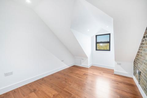 2 bedroom flat to rent, Garratt Lane, London SW17
