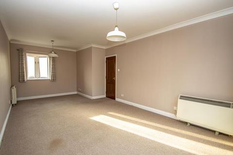 2 bedroom apartment to rent, Queens Court, Reading RG8