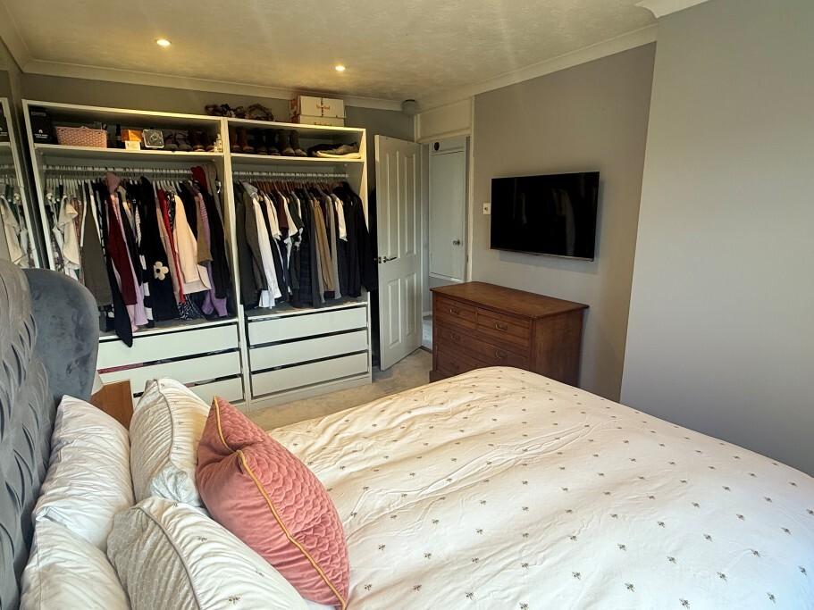 Bedroom 1 Pic 2