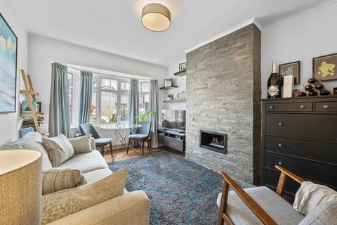 3 Lawn Close, New Malden, KT3 3DL
