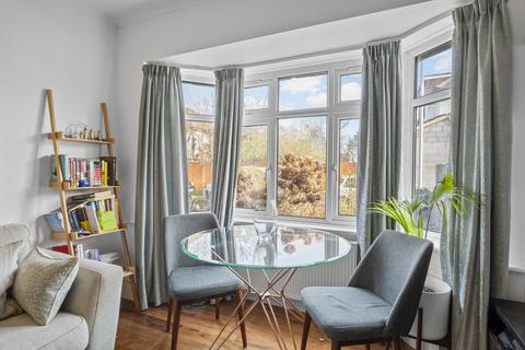 3 Lawn Close, New Malden, KT3 3DL
