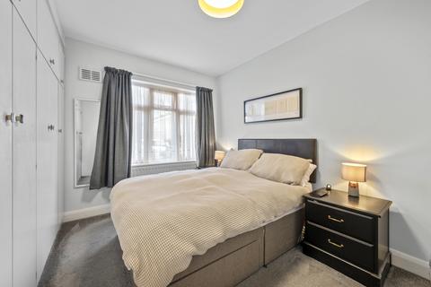 3 Lawn Close, New Malden, KT3 3DL