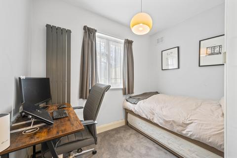 3 Lawn Close, New Malden, KT3 3DL