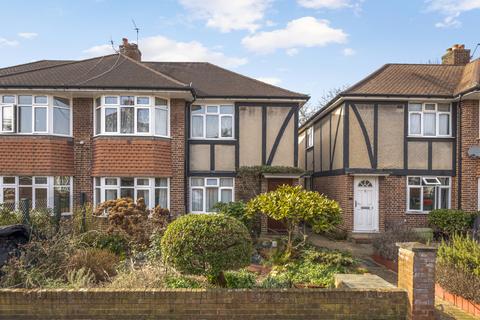3 Lawn Close, New Malden, KT3 3DL