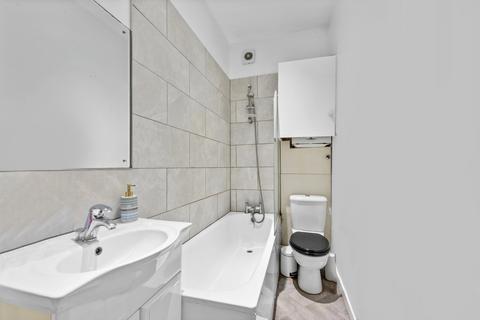 Flat 3, 8 Surbiton Hill Park, Surbiton, KT5 8EX