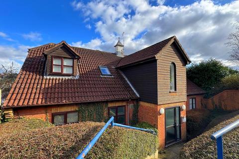 2 bedroom apartment to rent, Gandon Vale, Buckinghamshire HP13