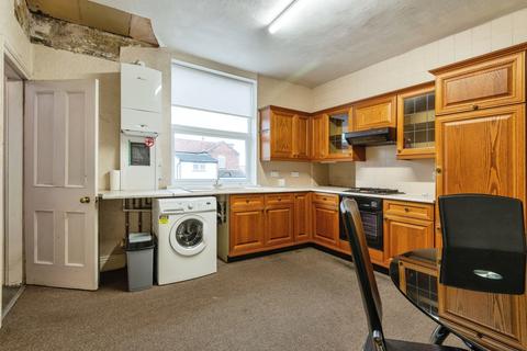 3 bedroom end of terrace house for sale, Dewsbury Road, West Yorkshire WF5