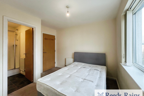 2 bedroom apartment to rent, Alban Street, Greater Manchester M7