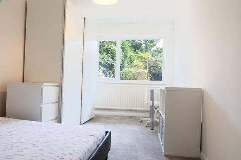 9 Greenways, Egham, TW20 9PA