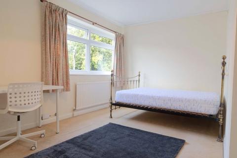 9 Greenways, Egham, TW20 9PA