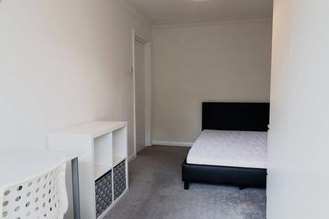 9 Greenways, Egham, TW20 9PA