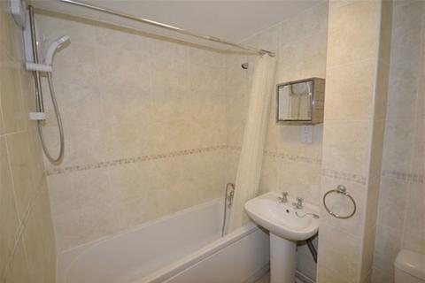 2 bedroom flat to rent, Douglas Road, Harpenden