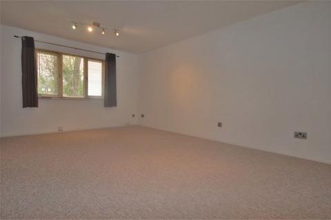 Studio to rent, Ravenscroft, Garston