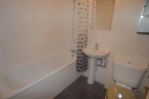 Studio to rent, Ravenscroft, Garston