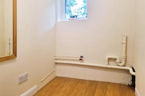 Studio to rent, Kensington Fields, Southampton SO45