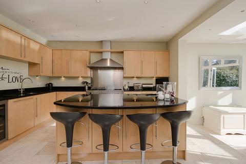 58 Vicarage Road, London, SW14 8RU