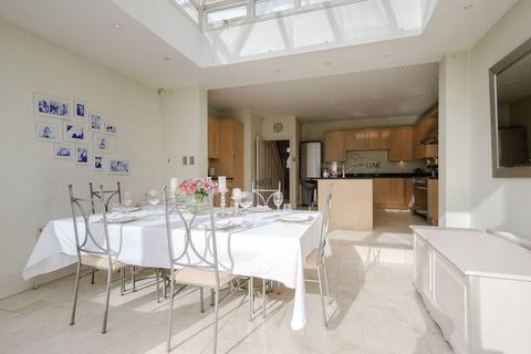 58 Vicarage Road, London, SW14 8RU